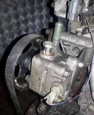 Mazda 626 Power steering pump