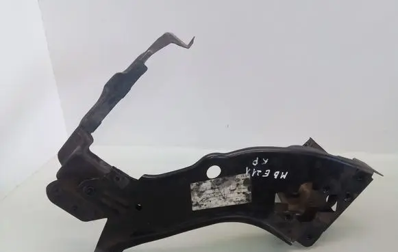 Mercedes-Benz E W211 Headlight/headlamp mounting bracket