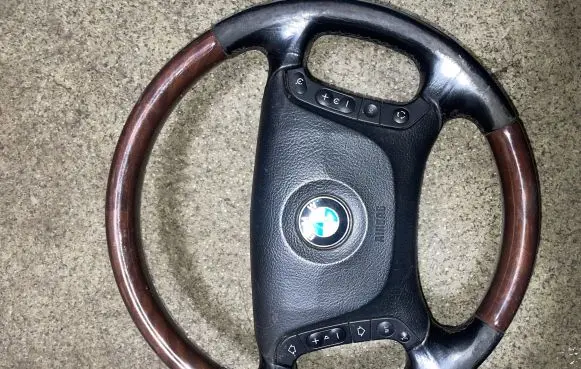 BMW 5 E39 Steering wheel 6756414