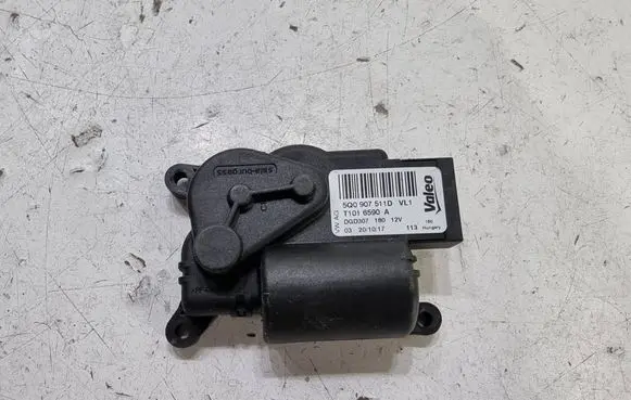 Volkswagen Touran III Air flap motor/actuator 5Q0907511D DGD307180 T1016590A