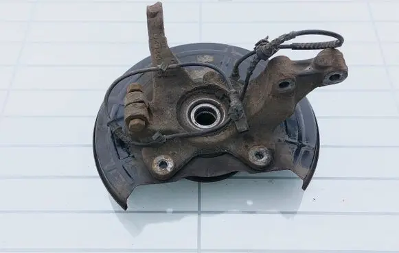 Front wheel hub spindle knuckle