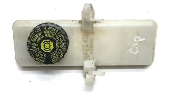 Brake fluid reservoir