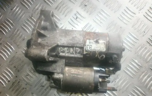 Peugeot 406 Starter motor M000T82081