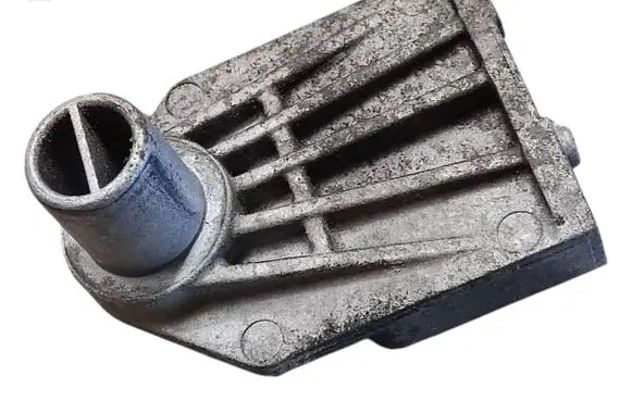 Volkswagen Touareg II Radiator mount bracket 7P0121079