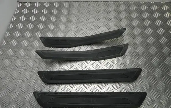 Other sill/pillar trim element