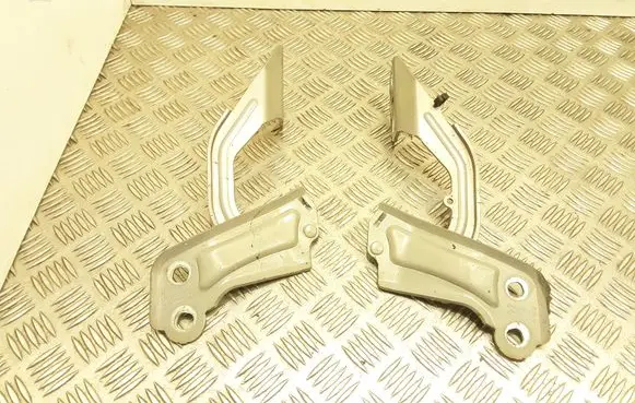Ford Focus Engine bonnet/hood hinges BM51A16800AD BM51A16801AD