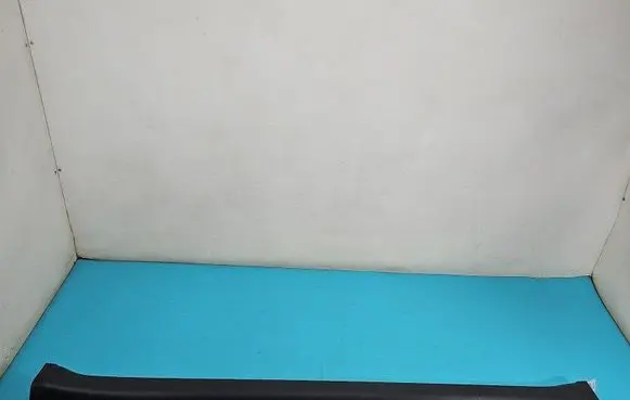 Foot area side trim