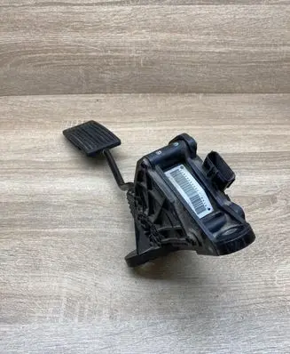 Honda CR-V Accelerator throttle pedal HONDACRV