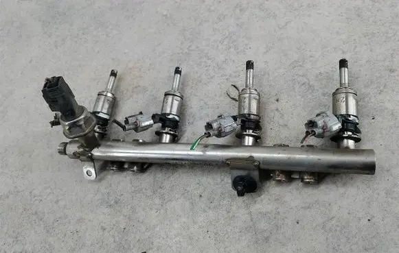 Renault Scenic III - Grand scenic III Fuel main line pipe 175204385R