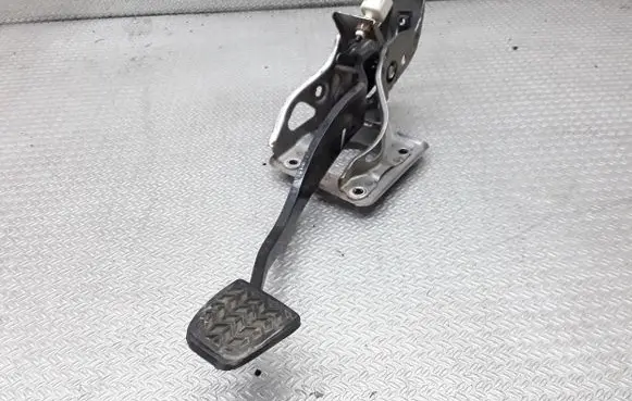 Toyota Corolla Verso AR10 Brake pedal 