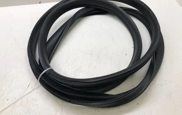 Mazda 3 III Front door rubber seal