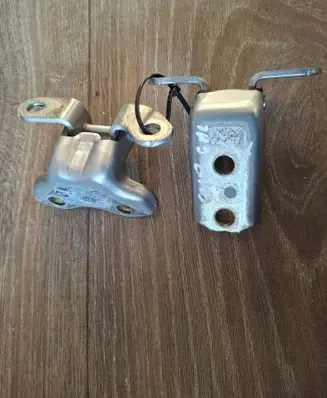Rear door hinge set