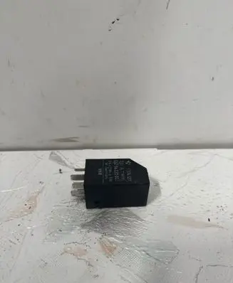 BMW 7 E32 Hazard warning light relay 1374127 719010 54220002