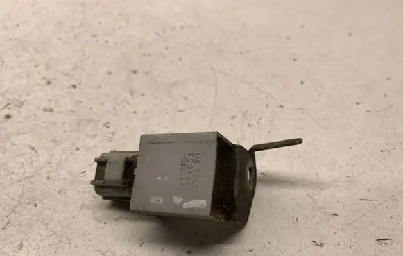Toyota Avensis T220 Antenna control unit 90080 88003