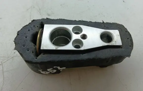 Air conditioning (A/C) expansion valve
