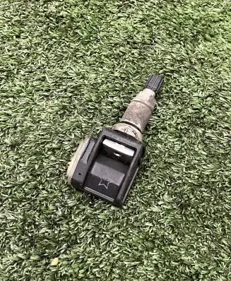 BMW 7 G11 G12 Tire pressure sensor 6876955