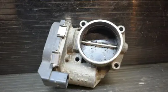 BMW 1 E81 E87 Throttle valve 7561066