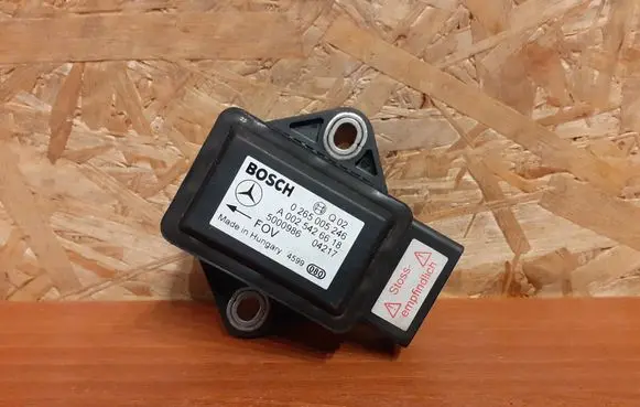 Mercedes-Benz E W211 ESP acceleration yaw rate sensor A0025426618 2683