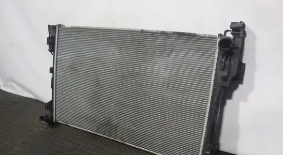 Opel Vivaro Coolant radiator D7R061TT