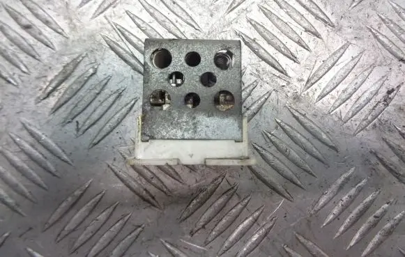 Opel Astra H Heater blower fan relay 52475432