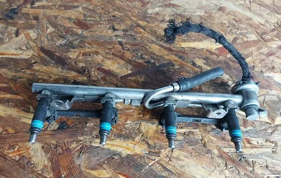 Volkswagen PASSAT B5.5 Fuel main line pipe 058133681 06B133551K