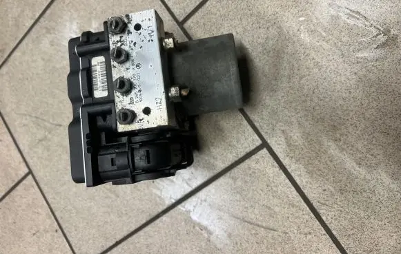 Mercedes-Benz B W245 ABS Pump A0064316712