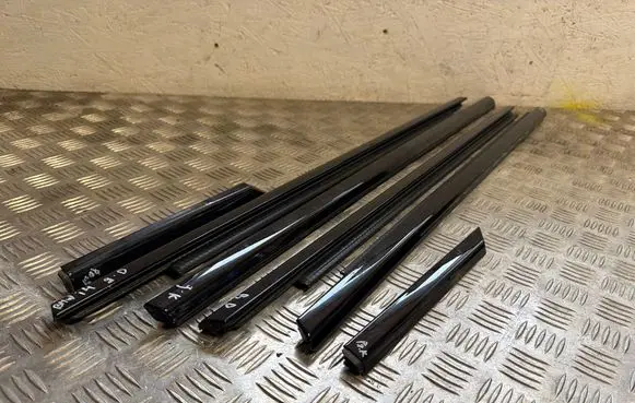 BMW i4 Front door trim (molding) 19517210 1962352022