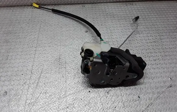 Chevrolet Cruze Rear door lock 13503788