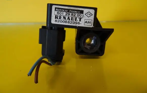 Renault Megane II Airbag deployment crash/impact sensor 8200682396AH