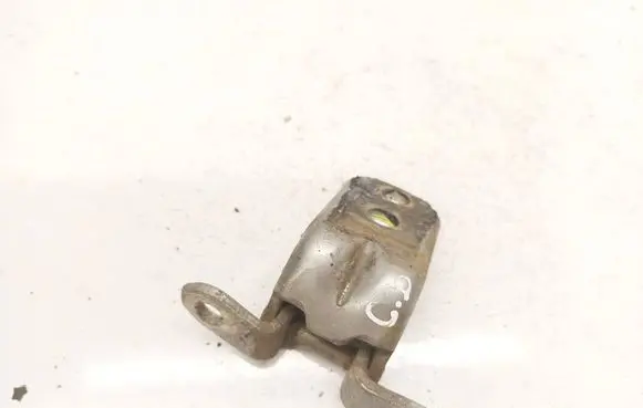 Nissan X-Trail T30 Rear door lower hinge
