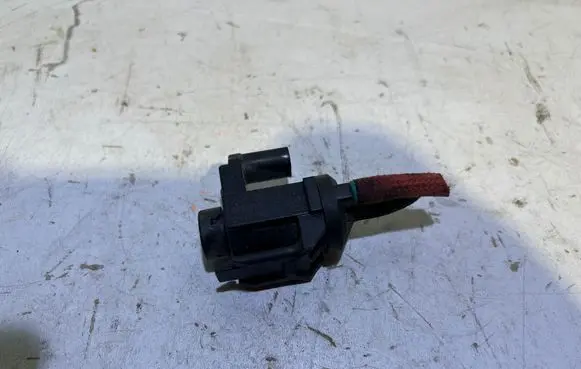 BMW 4 G22 G23 G24 G26 Vacuum valve 70478502 21T049 8570591