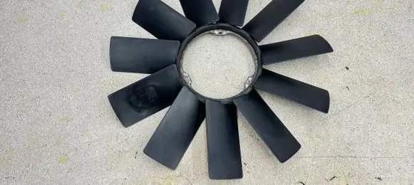 BMW 5 E39 Fan impeller 1712110 11521712110