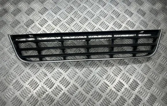 Volkswagen PASSAT B6 Front bumper lower grill 3C0853677