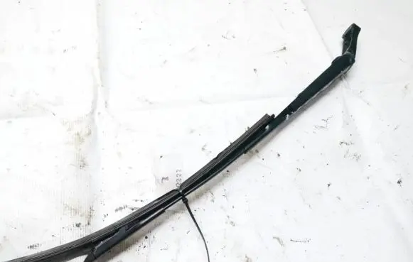 Opel Zafira B Front wiper blade arm 13145564R