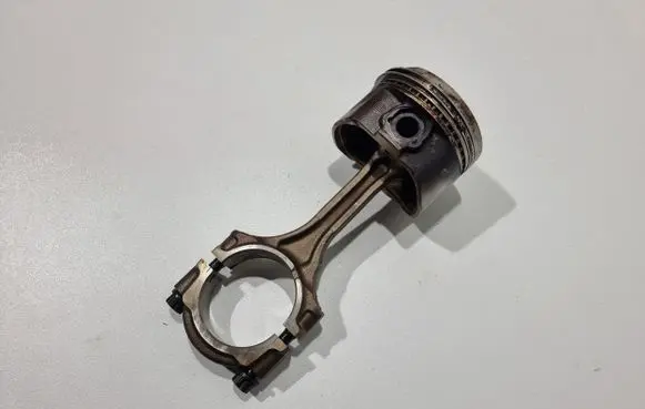 Lexus IS 200-300 Piston with connecting rod 1310146081 1320146061 1320146060