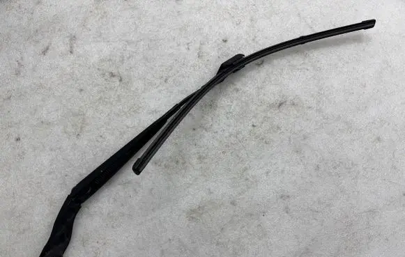 Windshield/front glass wiper blade