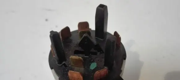 Volkswagen PASSAT B5.5 Ignition lock contact 4B0905859