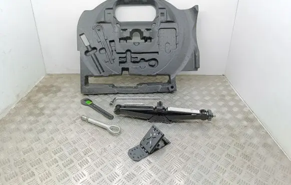 Mercedes-Benz ML W166 Tool set A1668990021