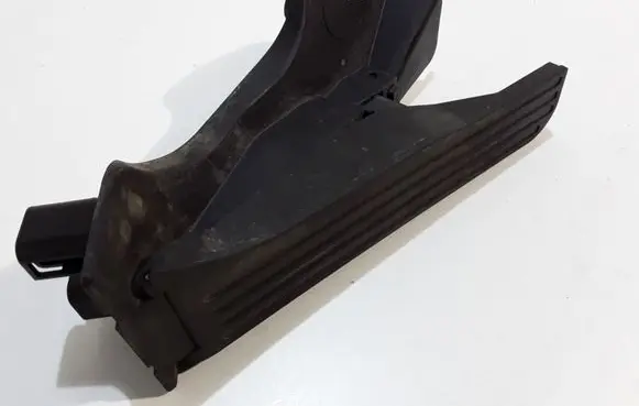 Audi Q3 8U Accelerator throttle pedal 65101070