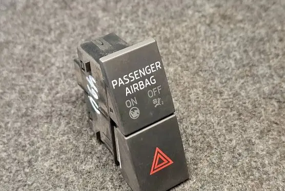 Skoda Octavia Mk3 (5E) Hazard light switch 5E0953507C