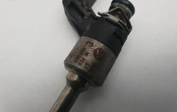 Audi A1 Fuel injector 03906036