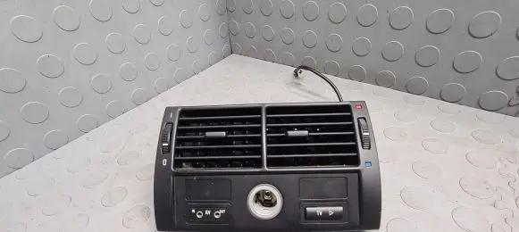 Rear air vent grill