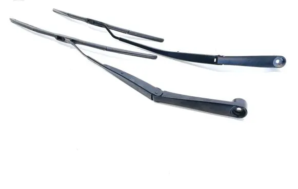 Front wiper blade arm
