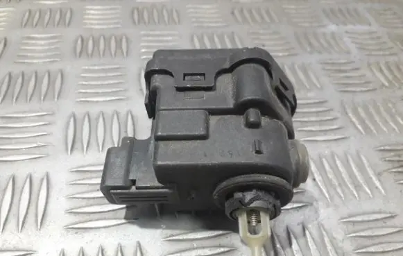 Headlight level adjustment motor