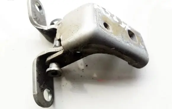 Ford Mondeo Mk III Rear door lower hinge