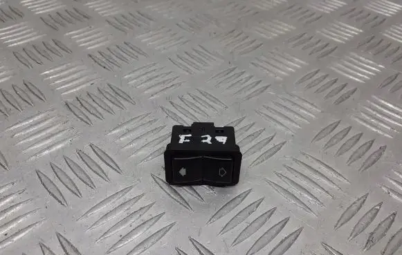 BMW 5 E39 Electric window control switch 8368974