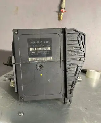 Mercedes-Benz E W210 Comfort/convenience module 2108203826 335626 5626T6C29E29
