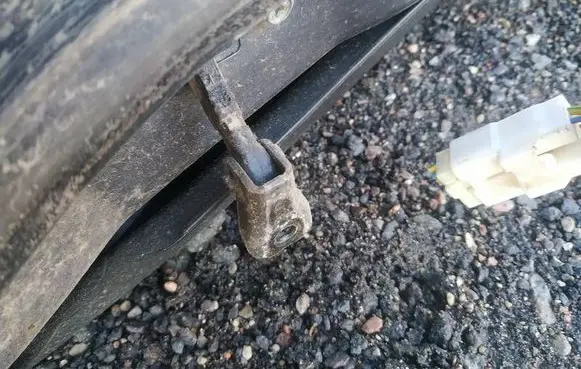 Mitsubishi Outlander Rear door check strap stopper