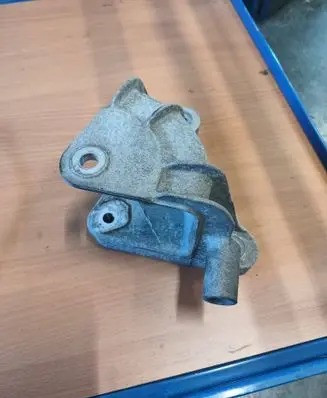 Opel Insignia B Gearbox mounting bracket 
