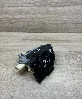 Volkswagen PASSAT B6 Rear door lock 3C4839016A